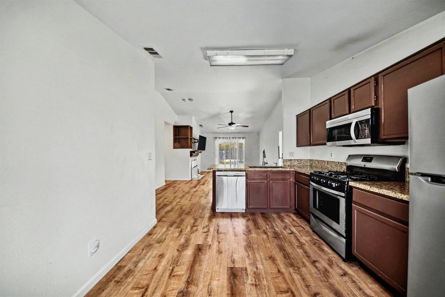 9572 Stonewall Ct, Delhi, CA 95315