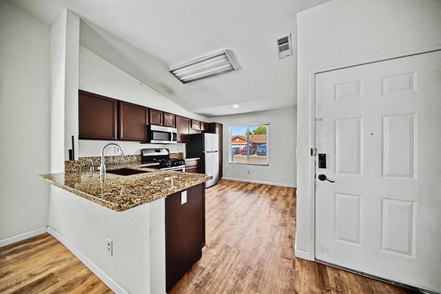 9572 Stonewall Ct, Delhi, CA 95315