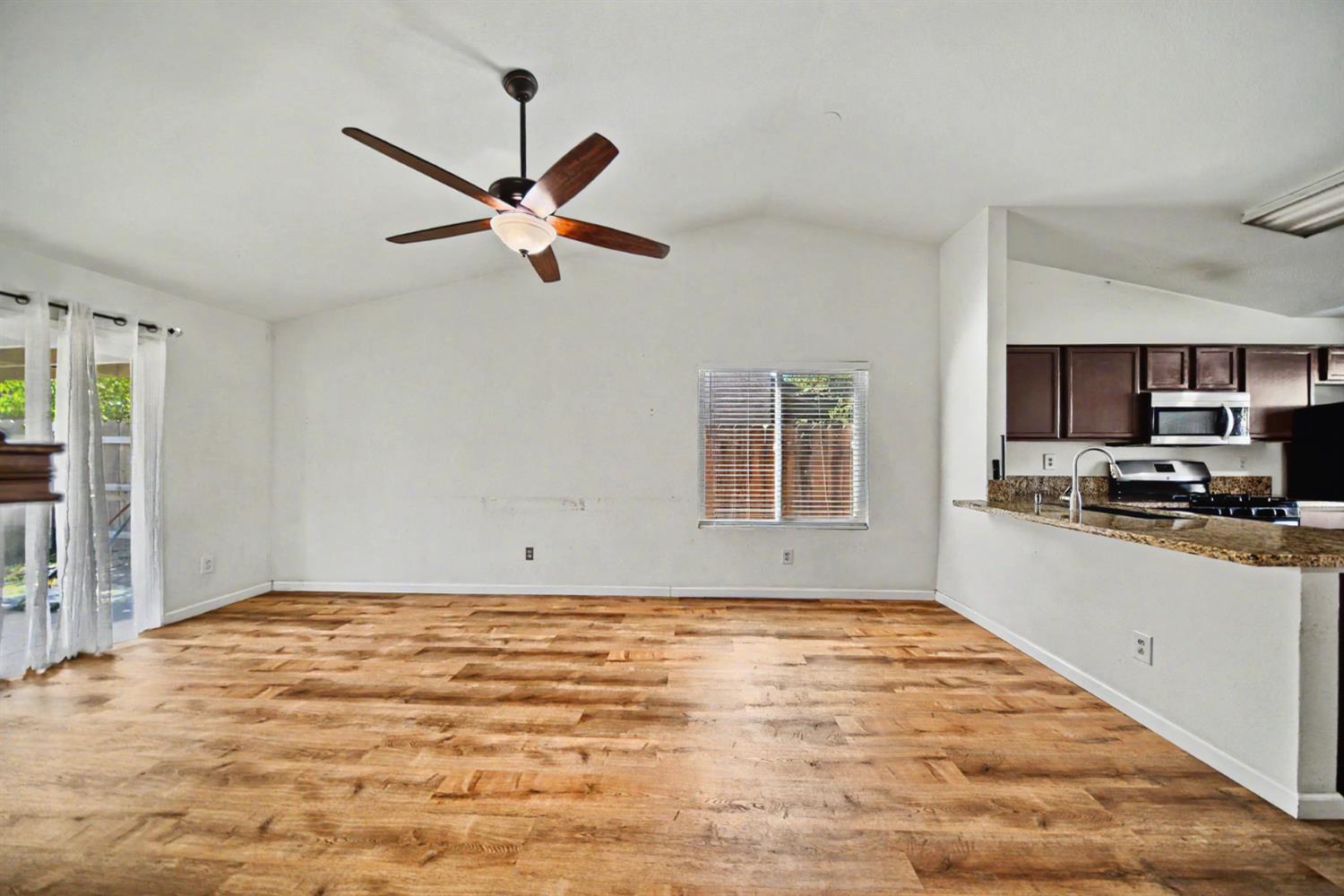 9572 Stonewall Ct, Delhi, CA 95315