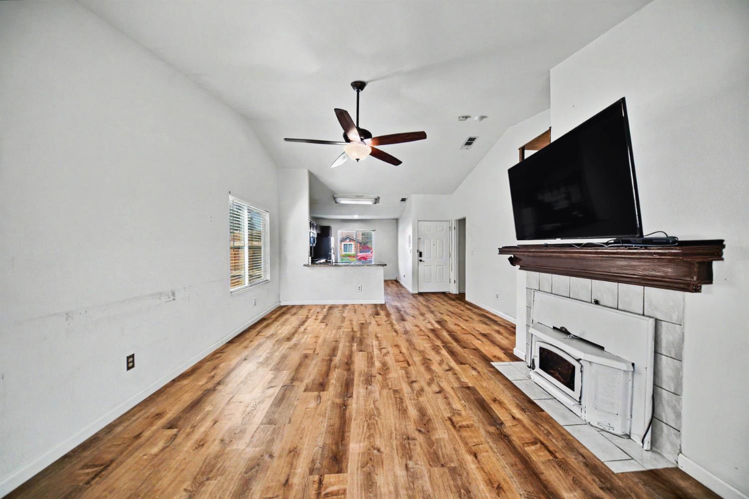 9572 Stonewall Ct, Delhi, CA 95315