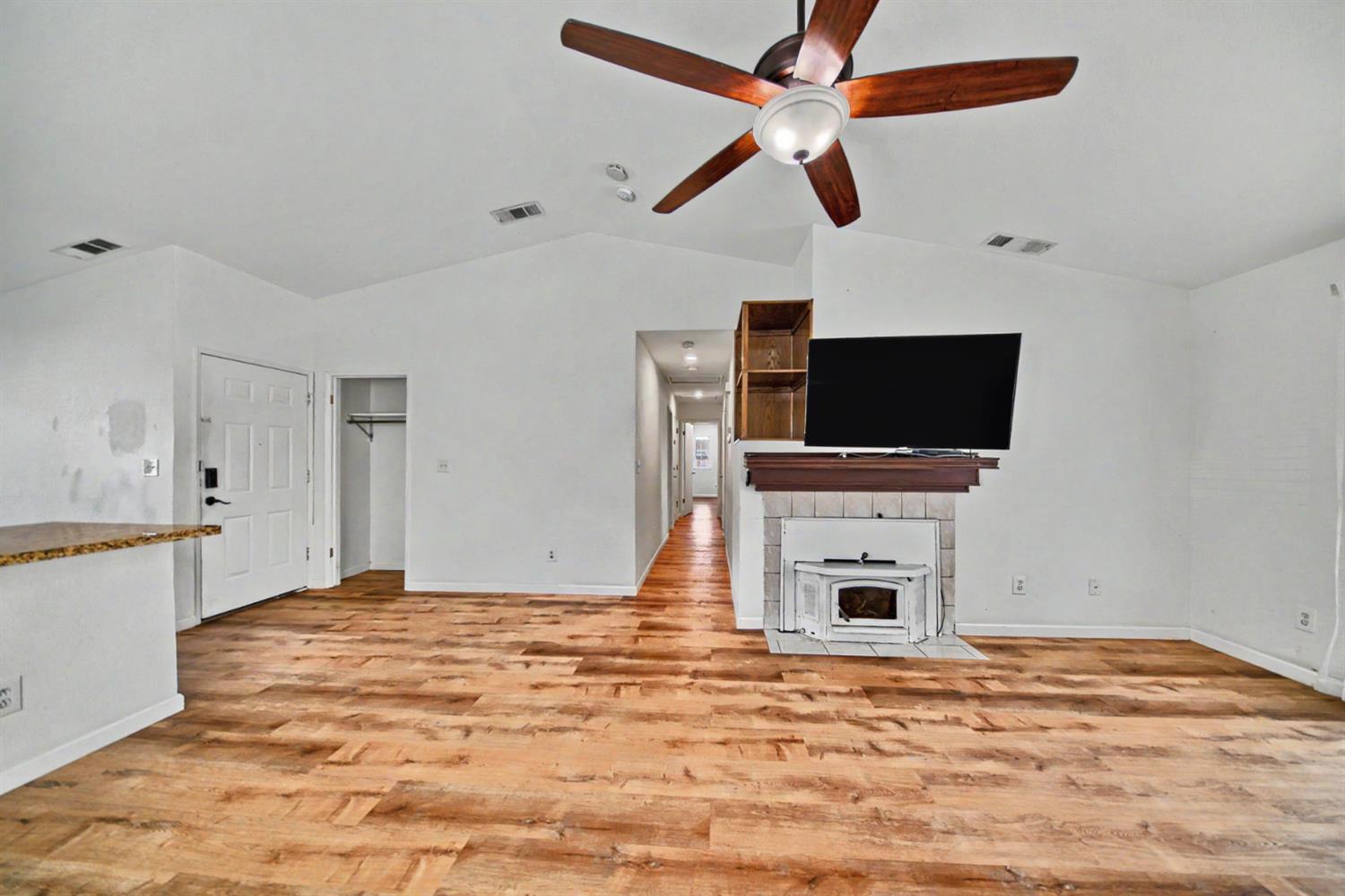 9572 Stonewall Ct, Delhi, CA 95315