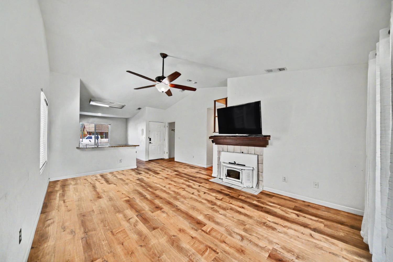9572 Stonewall Ct, Delhi, CA 95315