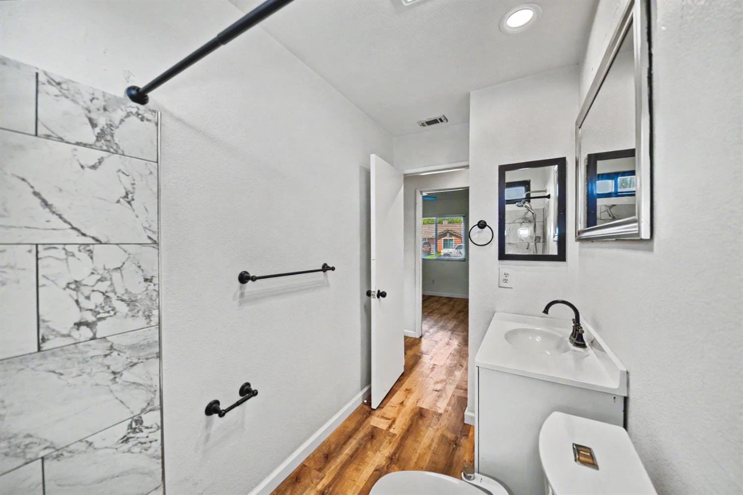 9572 Stonewall Ct, Delhi, CA 95315
