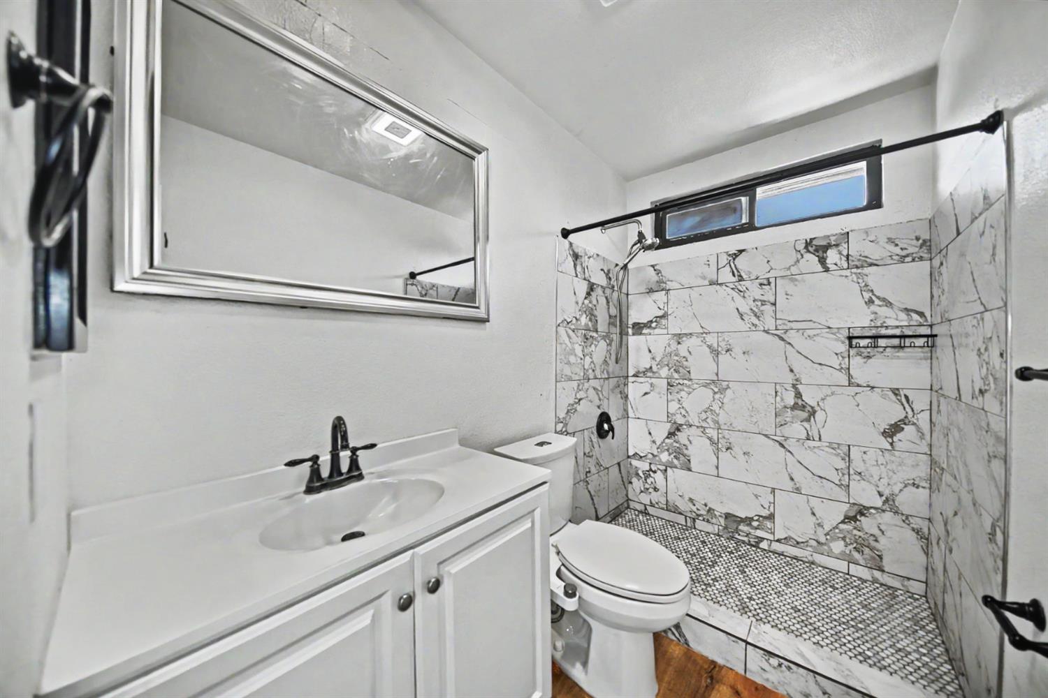 9572 Stonewall Ct, Delhi, CA 95315
