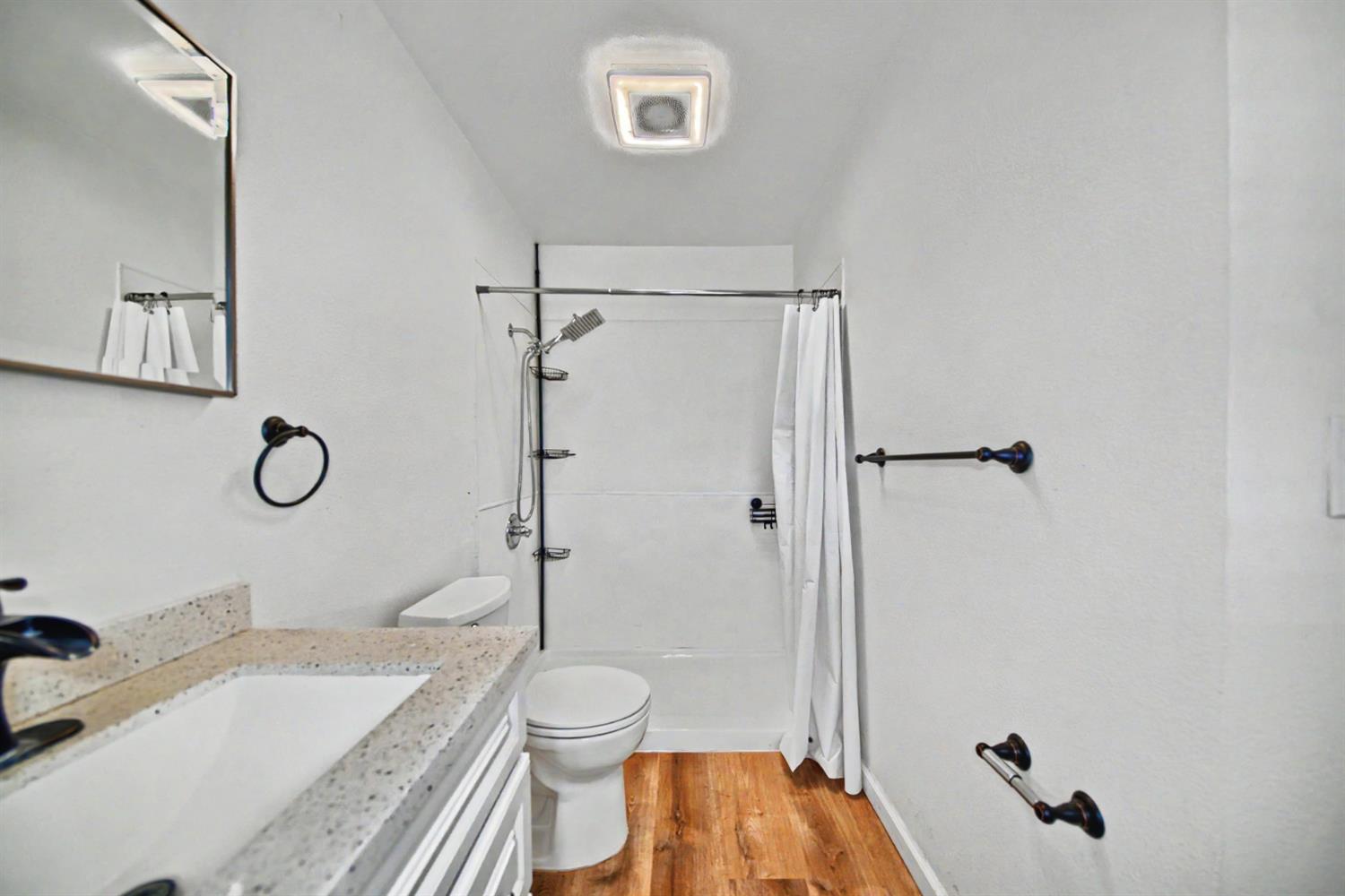 9572 Stonewall Ct, Delhi, CA 95315
