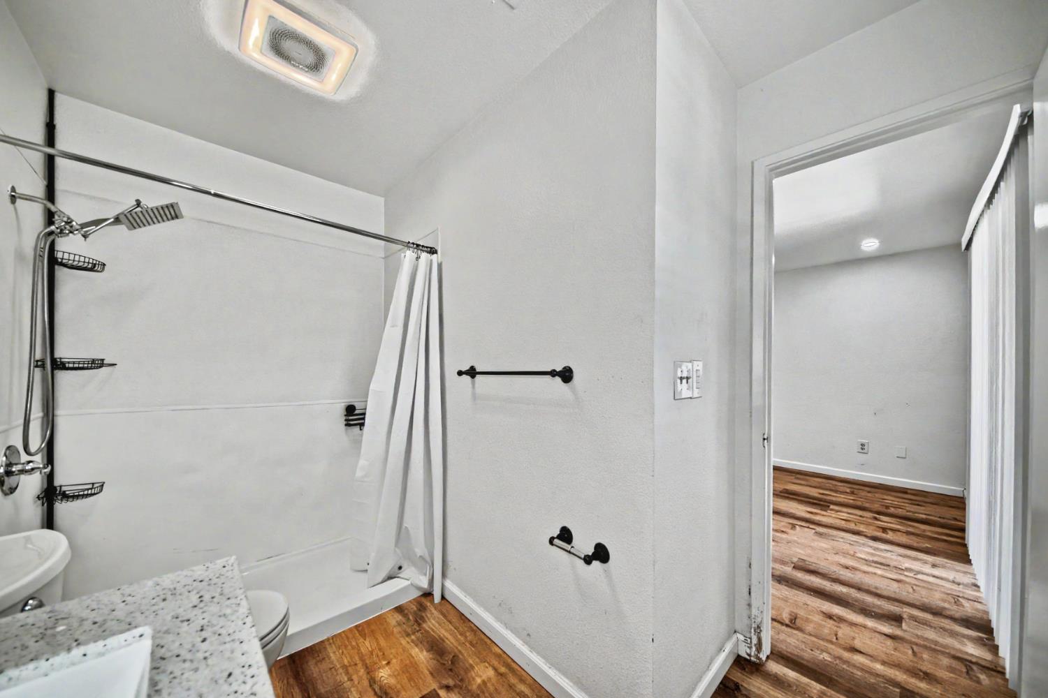 9572 Stonewall Ct, Delhi, CA 95315