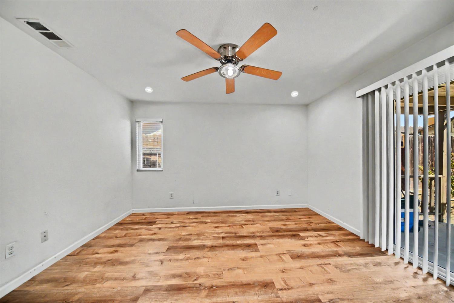 9572 Stonewall Ct, Delhi, CA 95315