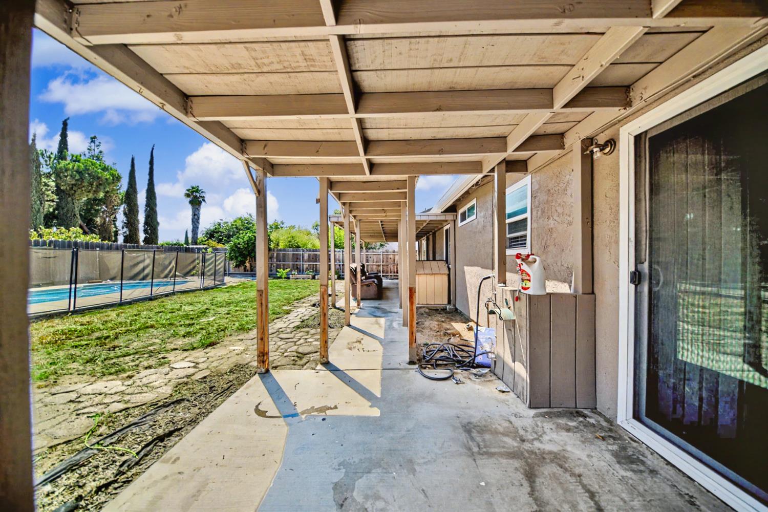 9572 Stonewall Ct, Delhi, CA 95315