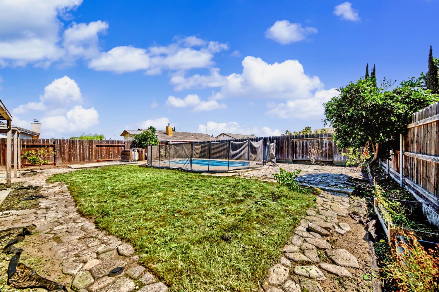 9572 Stonewall Ct, Delhi, CA 95315