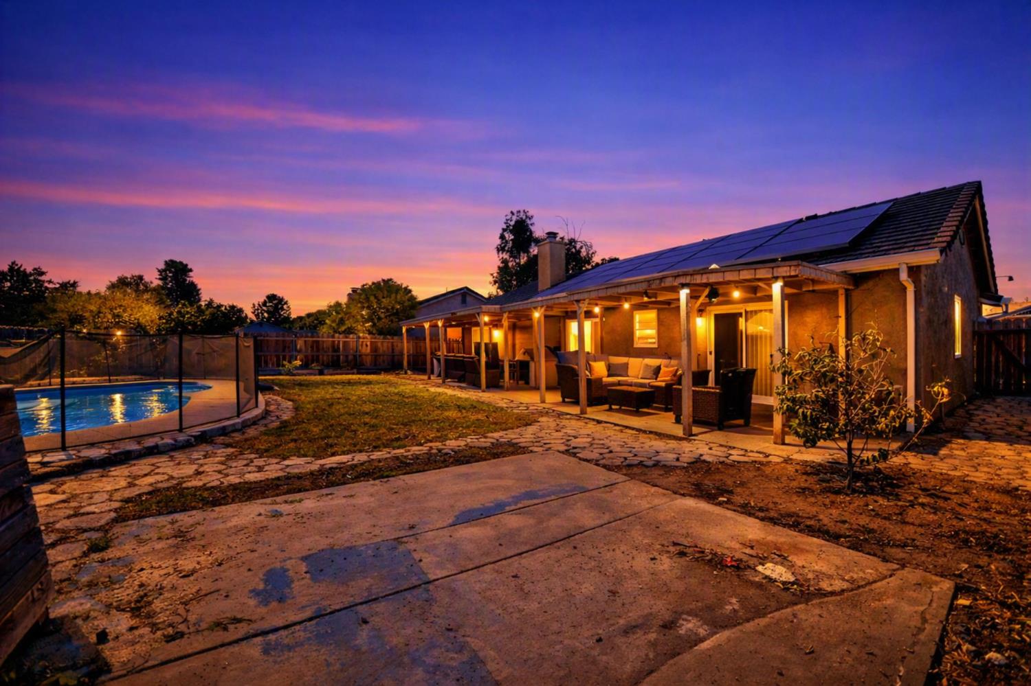 9572 Stonewall Ct, Delhi, CA 95315