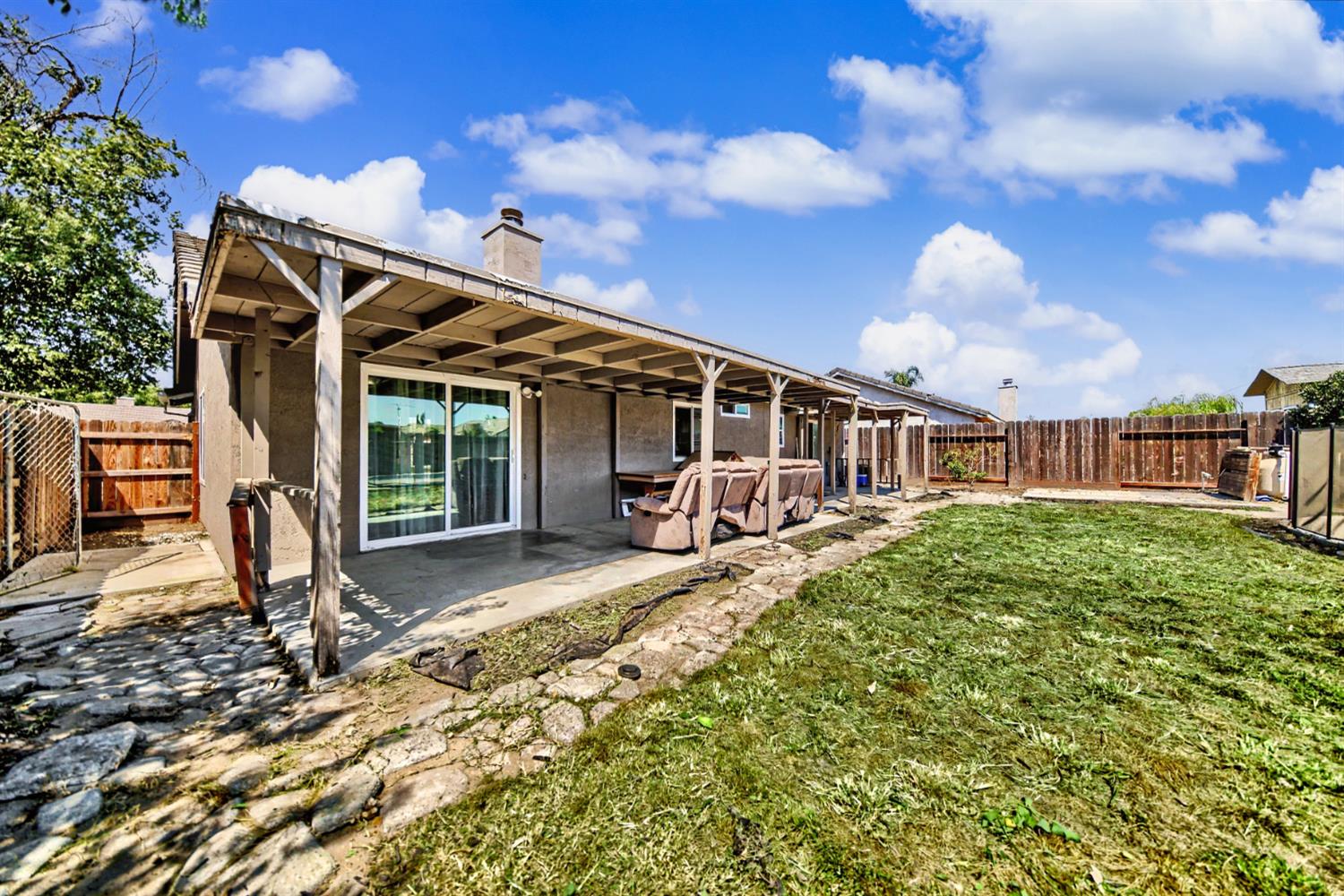 9572 Stonewall Ct, Delhi, CA 95315