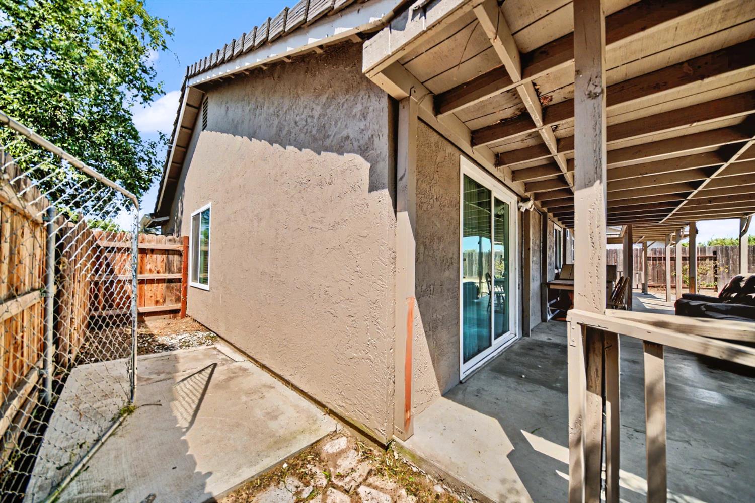 9572 Stonewall Ct, Delhi, CA 95315