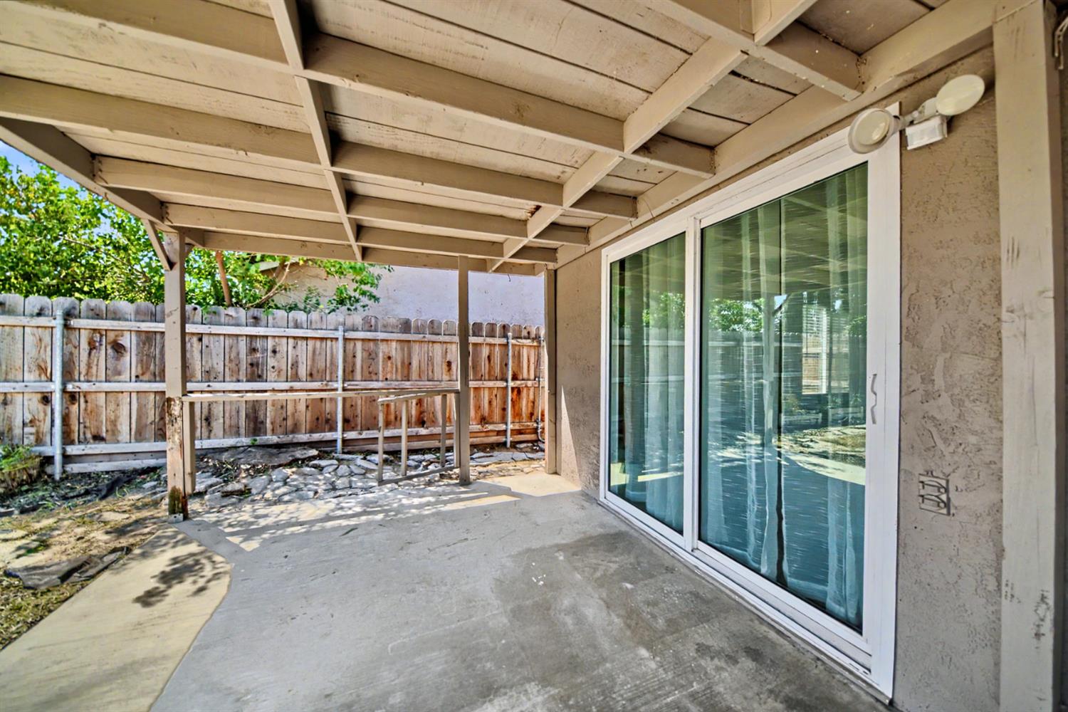 9572 Stonewall Ct, Delhi, CA 95315