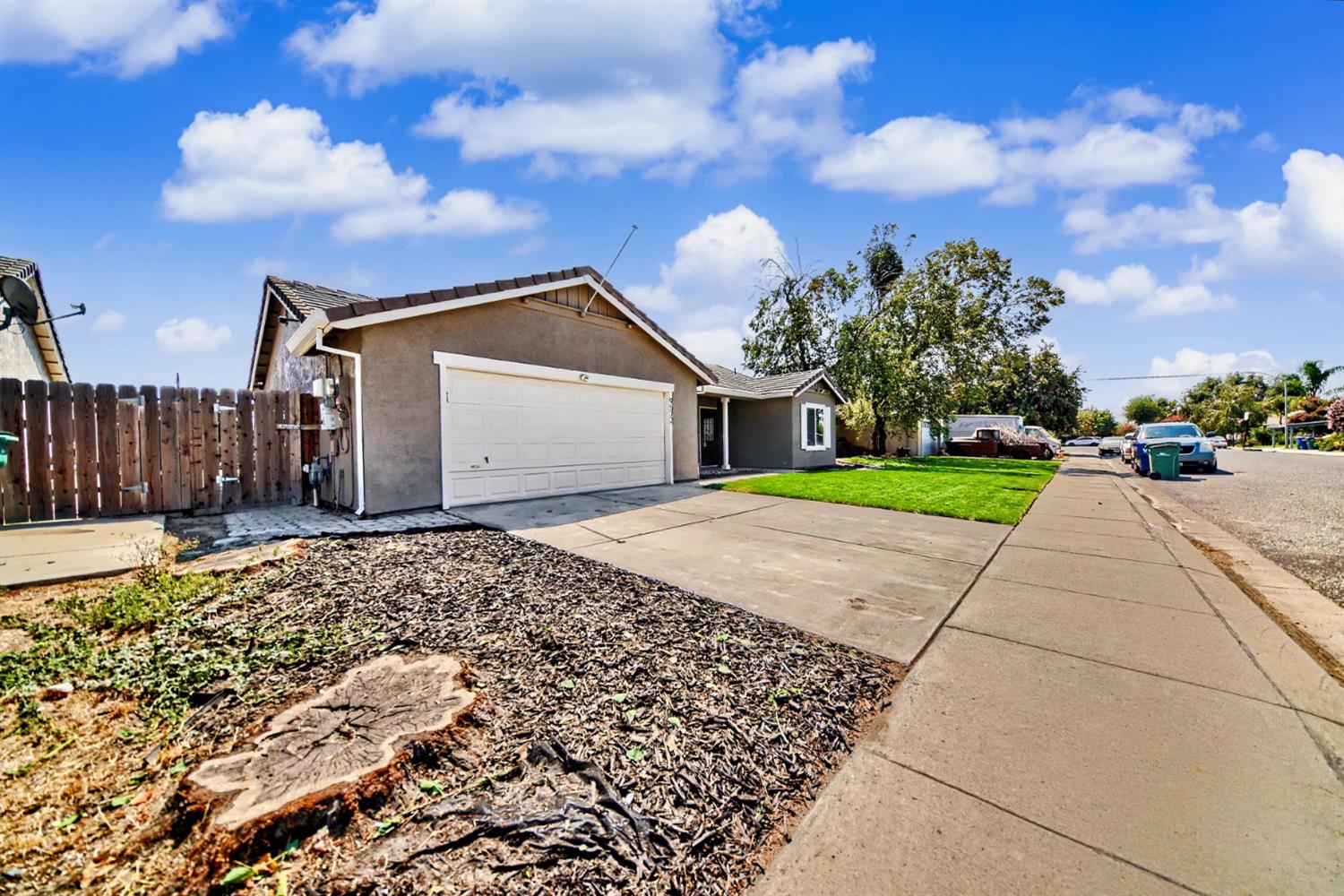 9572 Stonewall Ct, Delhi, CA 95315