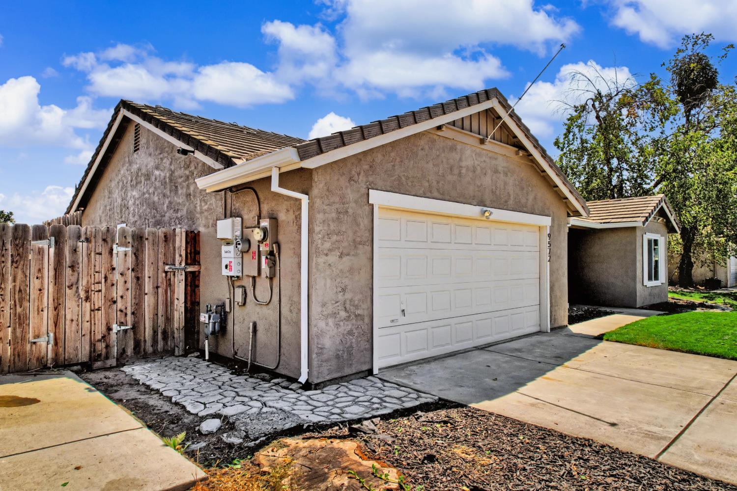 9572 Stonewall Ct, Delhi, CA 95315