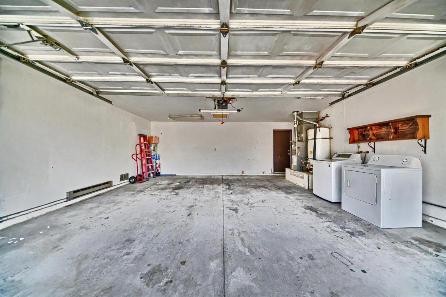 9572 Stonewall Ct, Delhi, CA 95315