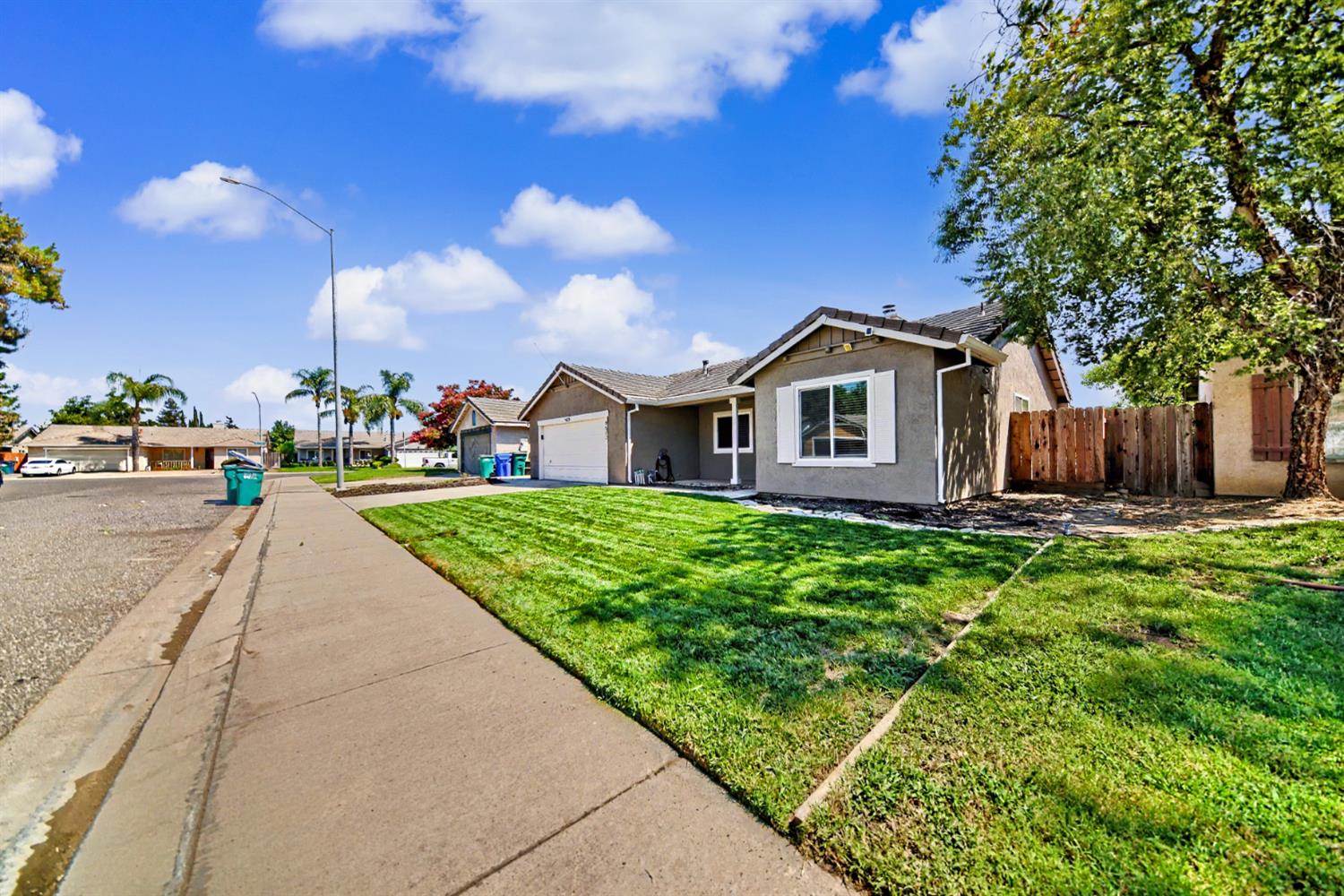 9572 Stonewall Ct, Delhi, CA 95315