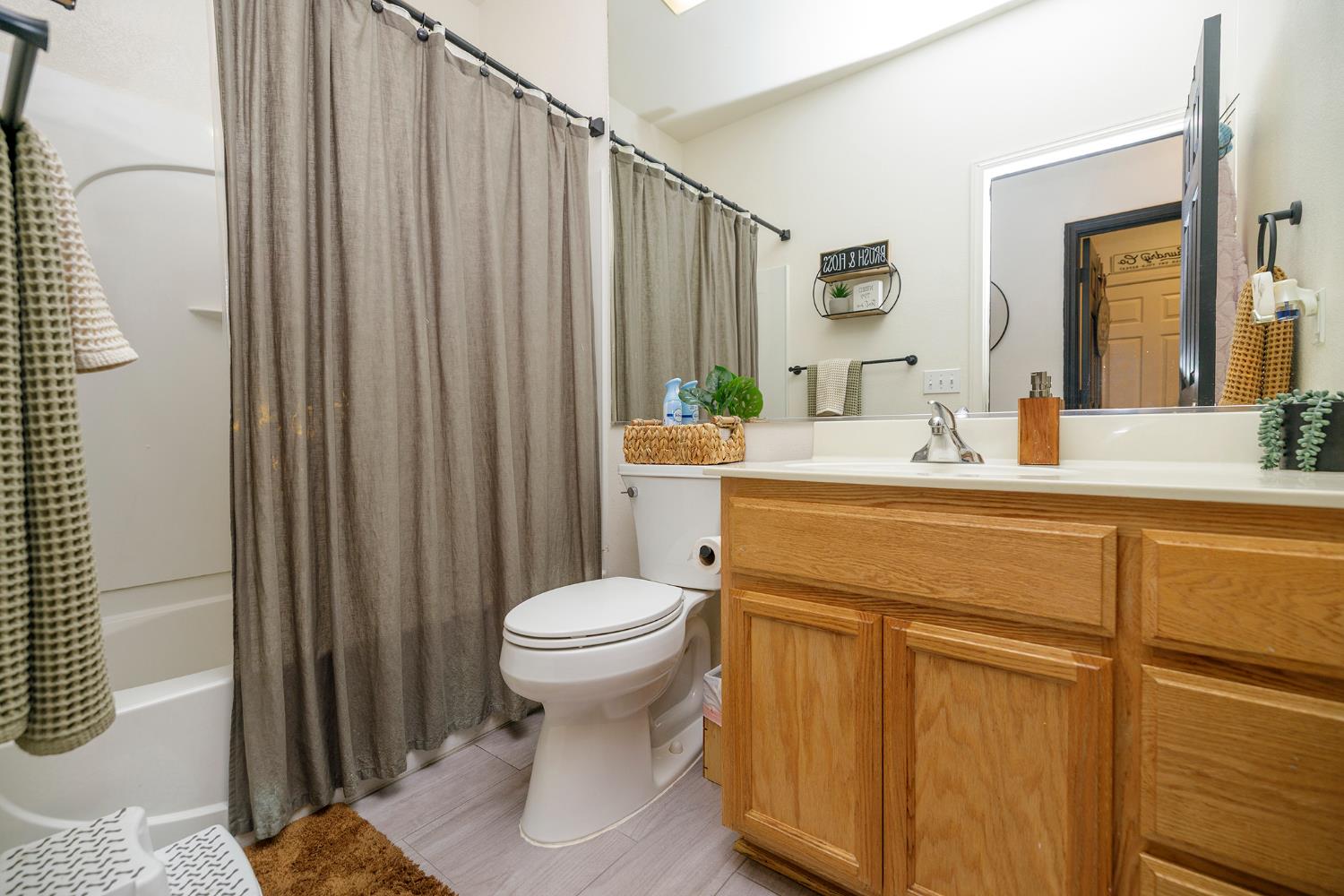 3711 Pomegranate Ave, Ceres, CA 95307