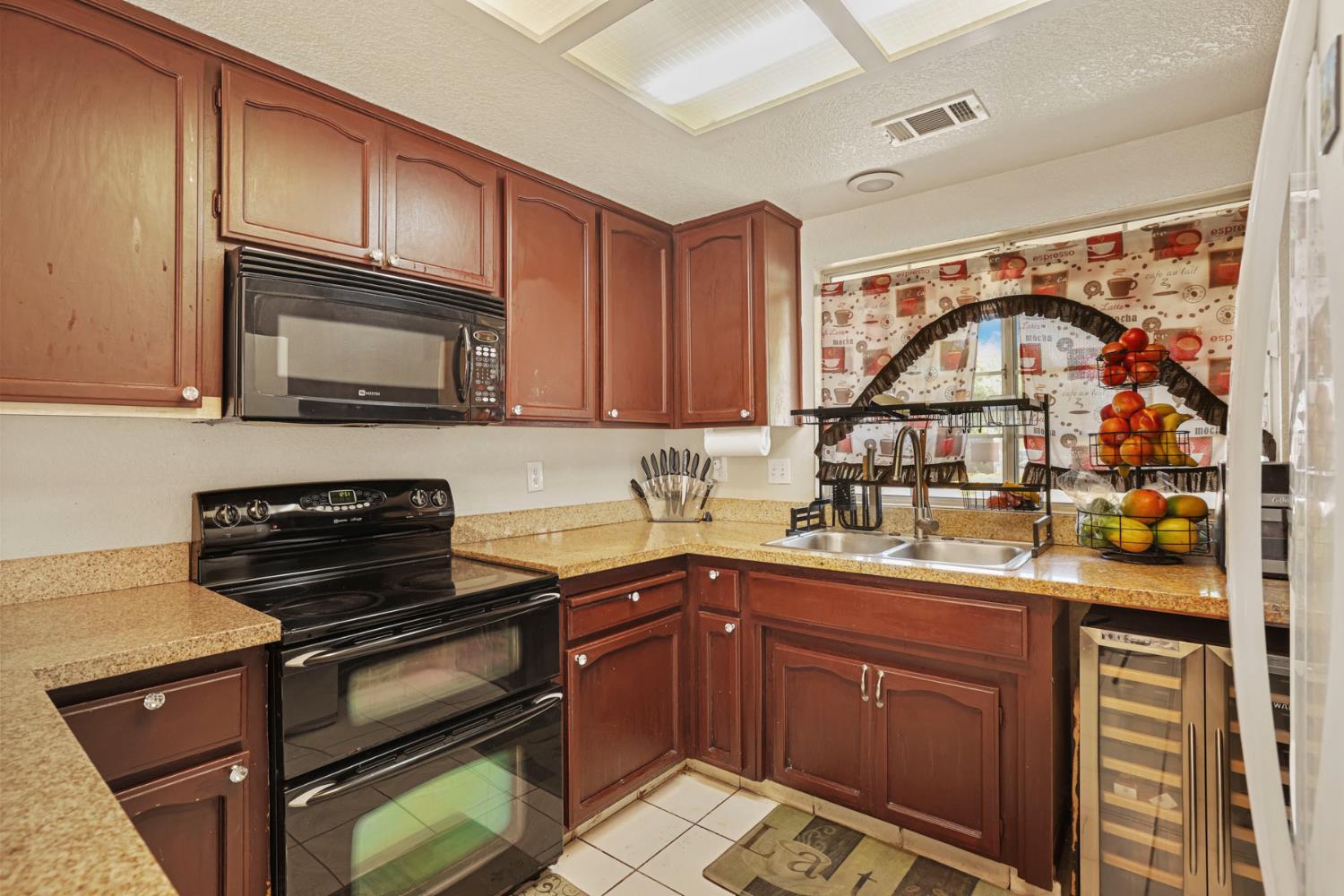 913 Jayhawk Way, Modesto, CA 95358