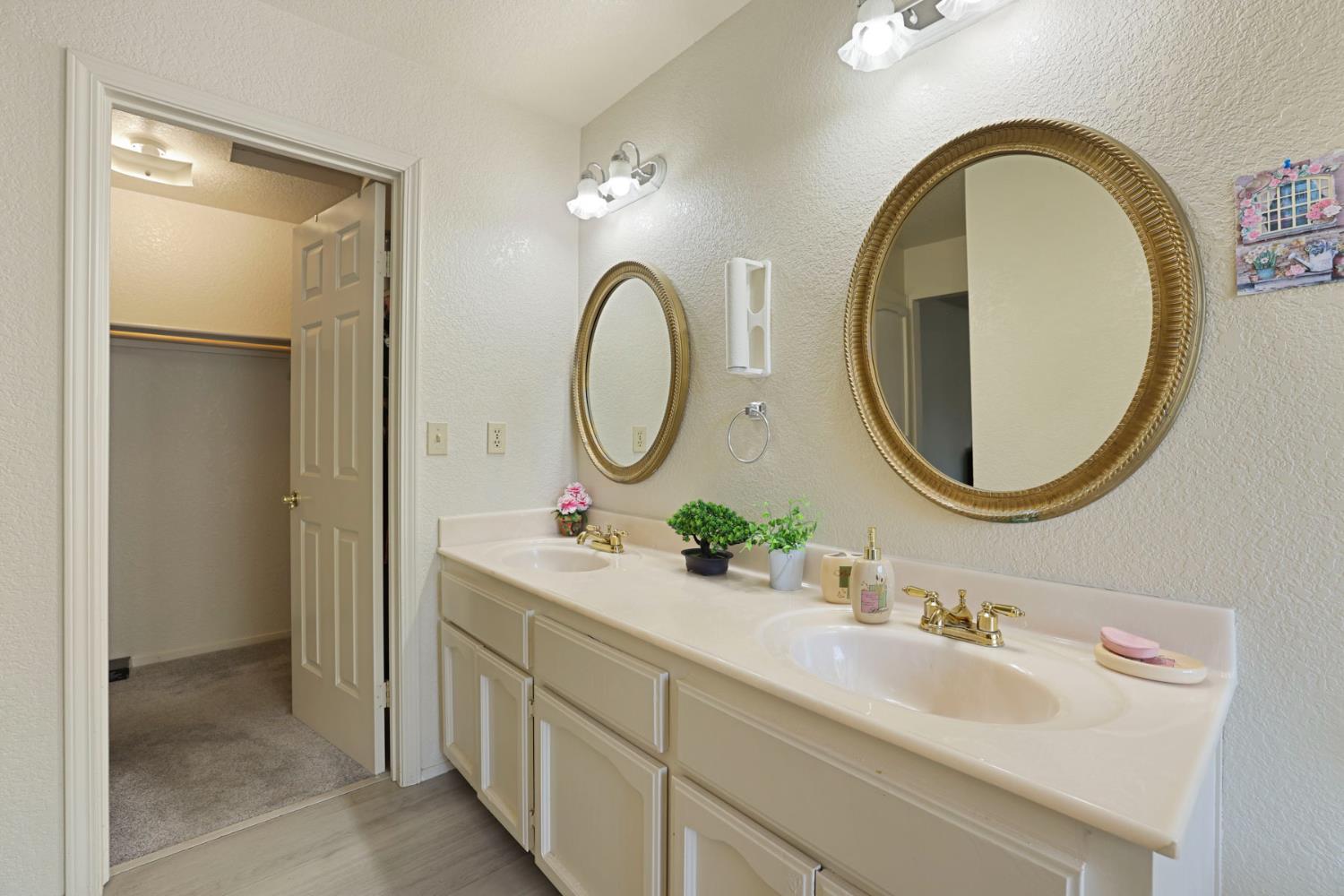 913 Jayhawk Way, Modesto, CA 95358