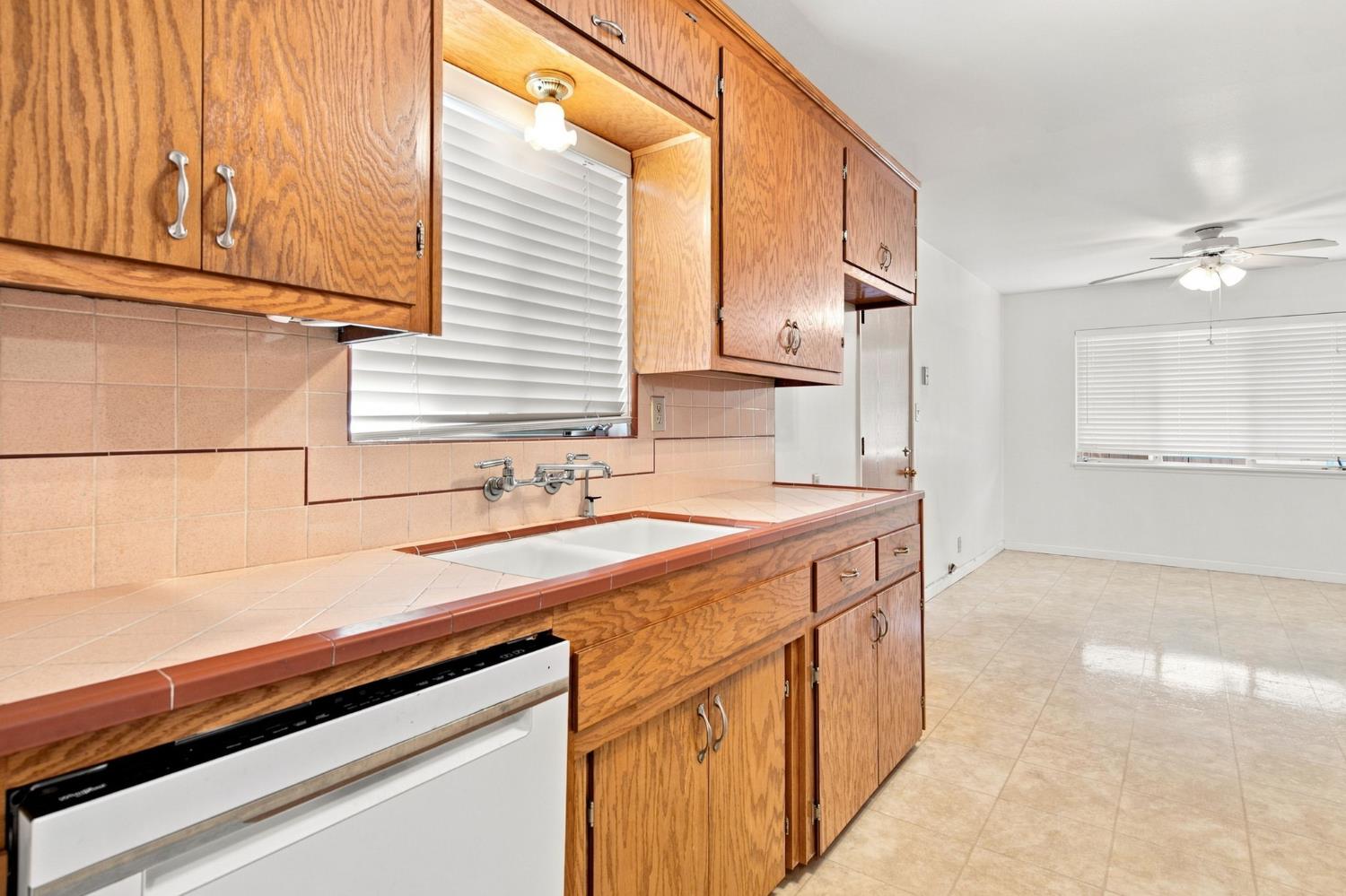 1321 Westland Dr, Modesto, CA 95350