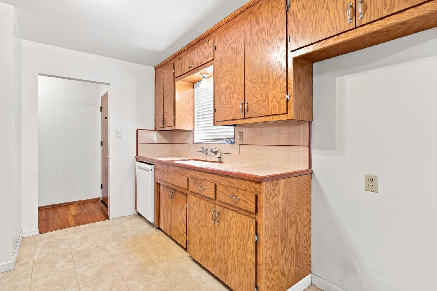 1321 Westland Dr, Modesto, CA 95350