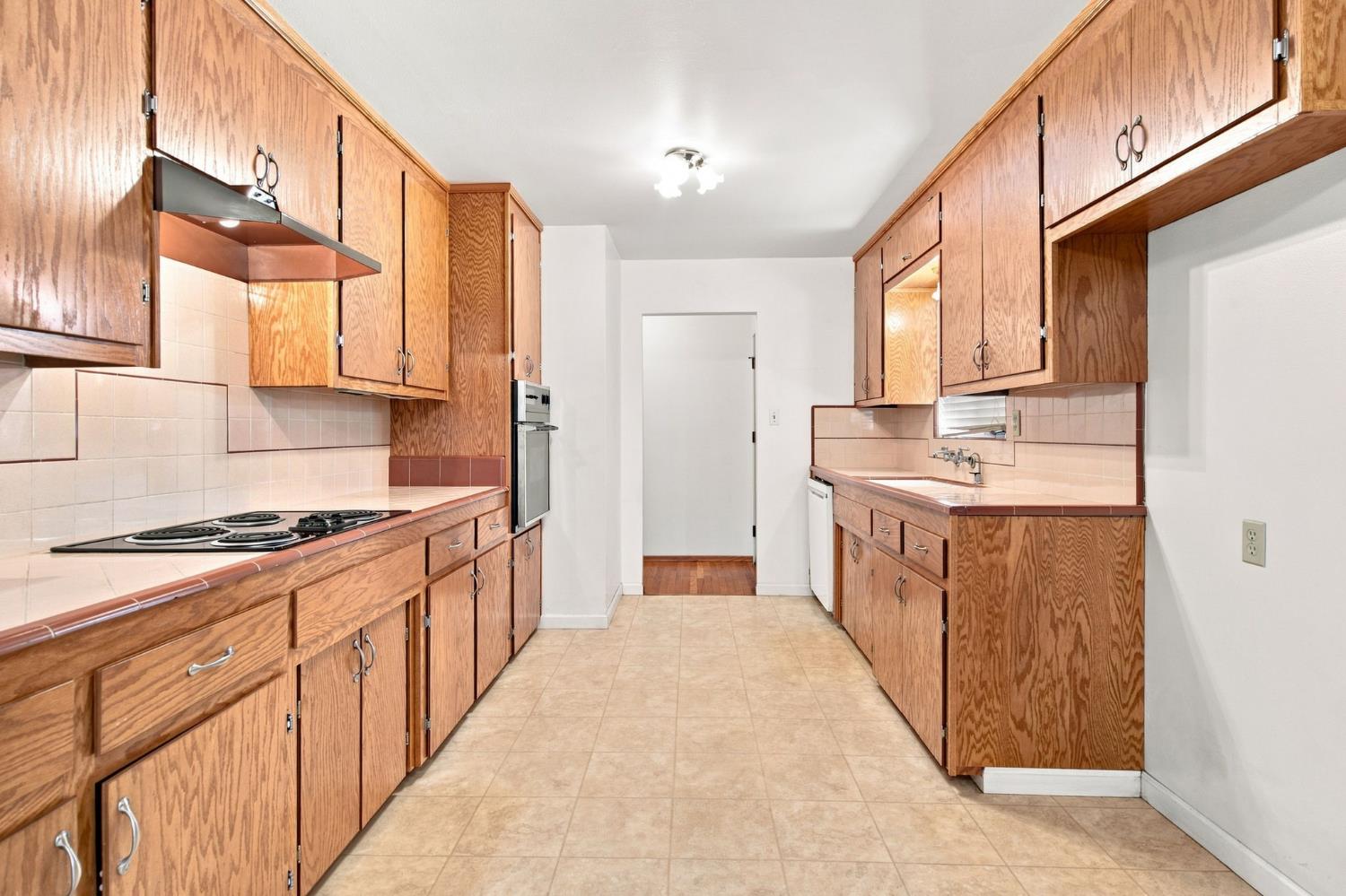 1321 Westland Dr, Modesto, CA 95350