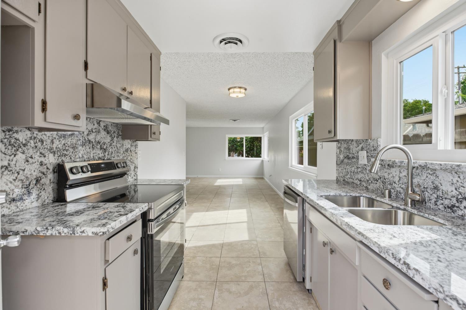 1805 Bradford Ct, Modesto, CA 95355