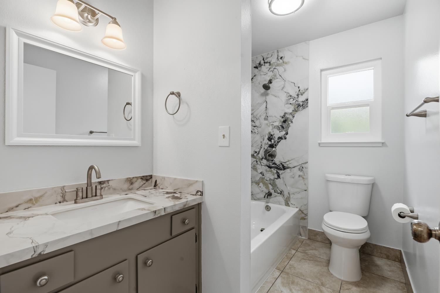 1805 Bradford Ct, Modesto, CA 95355