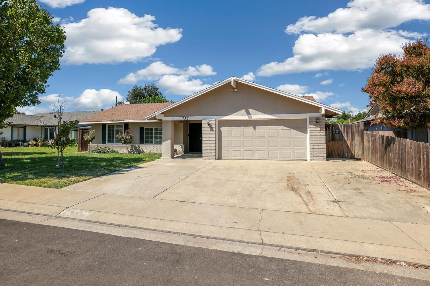 733 Larmuseau Ln, Modesto, CA 95351