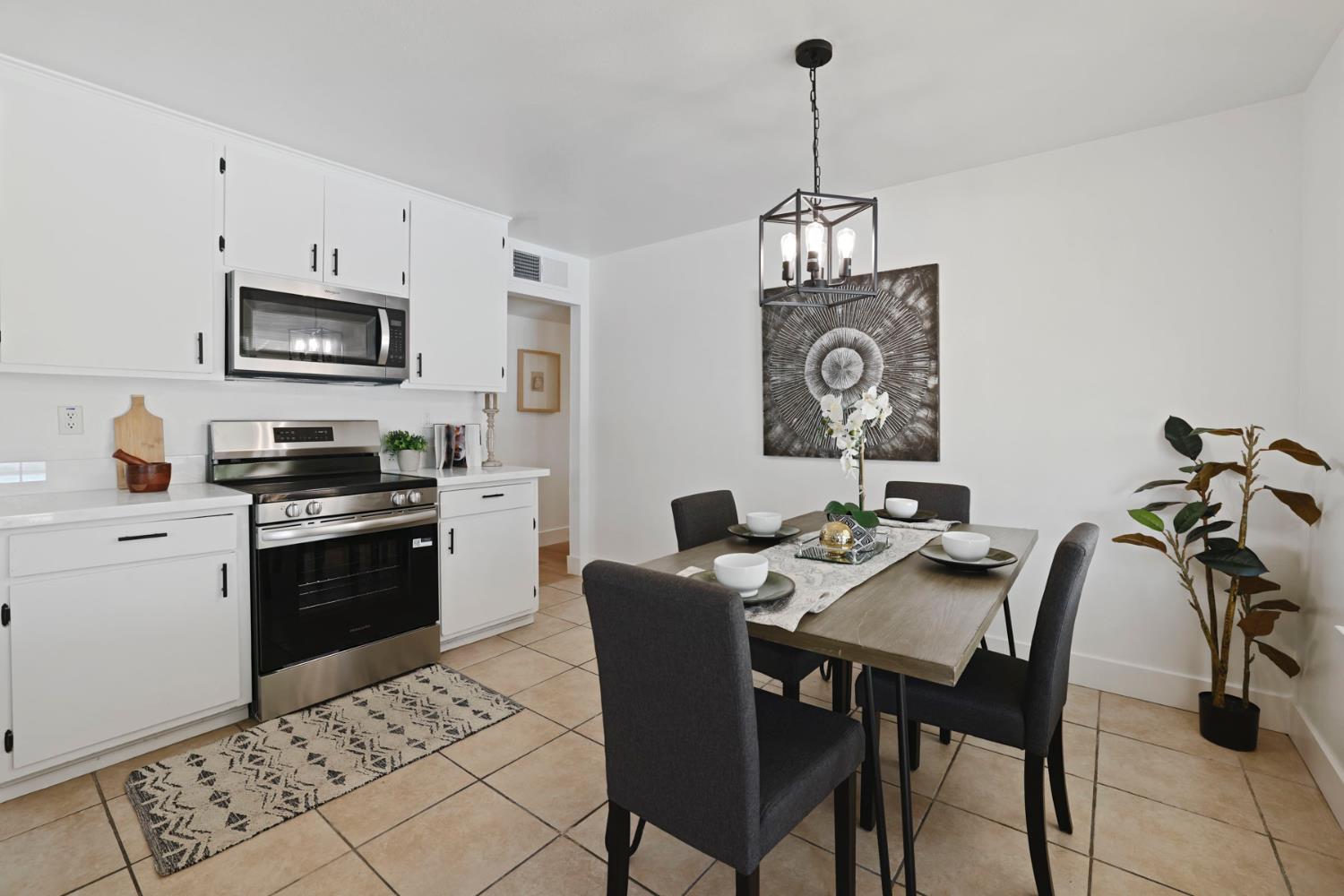 733 Larmuseau Ln, Modesto, CA 95351