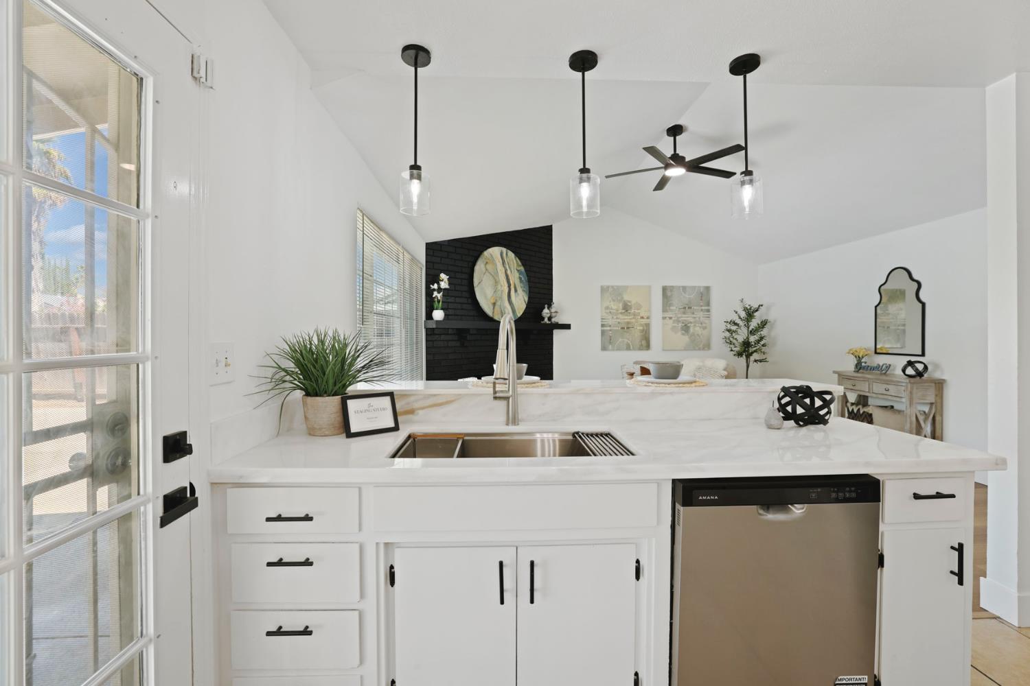 733 Larmuseau Ln, Modesto, CA 95351