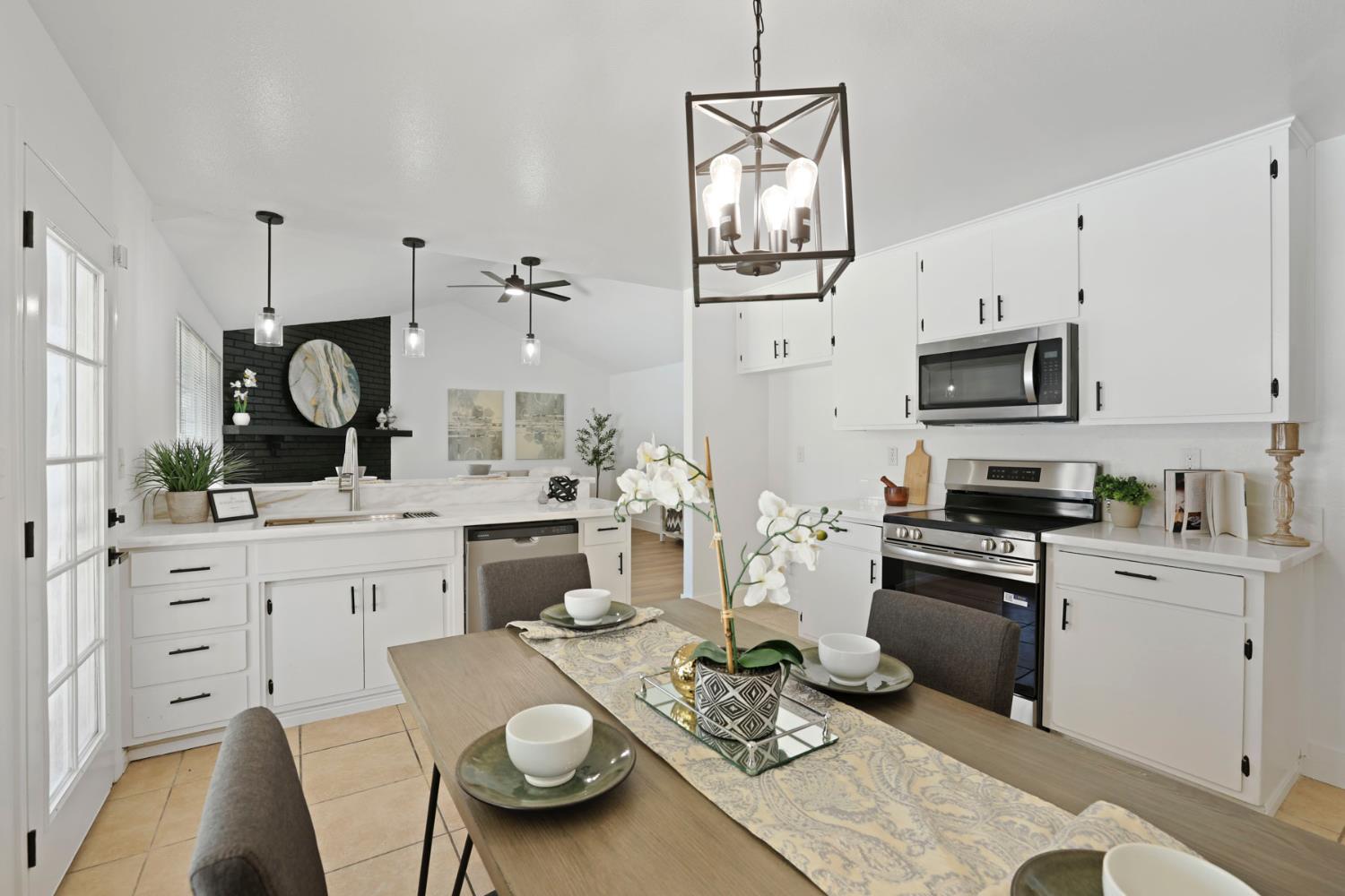733 Larmuseau Ln, Modesto, CA 95351