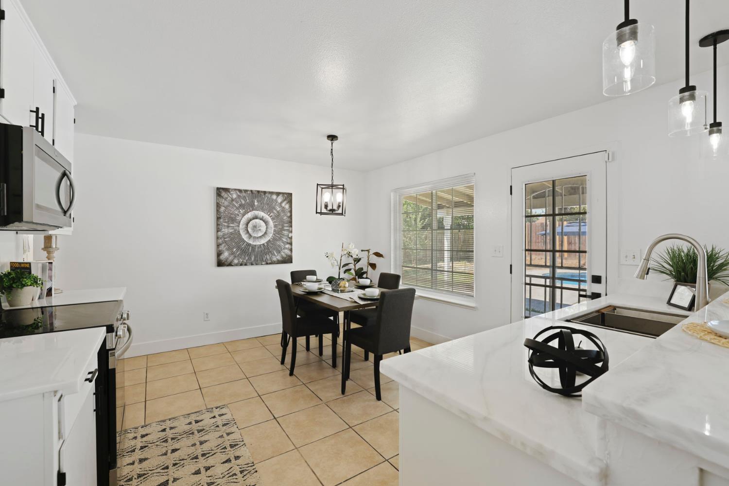 733 Larmuseau Ln, Modesto, CA 95351
