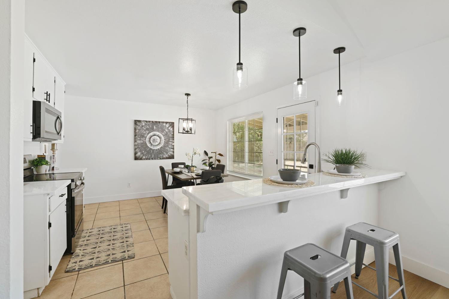 733 Larmuseau Ln, Modesto, CA 95351