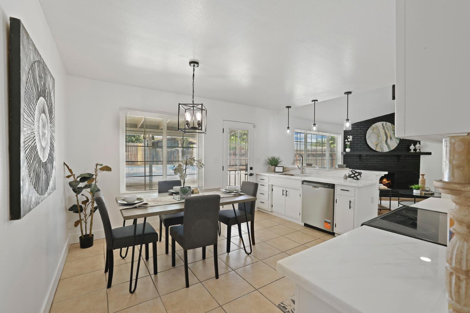 733 Larmuseau Ln, Modesto, CA 95351