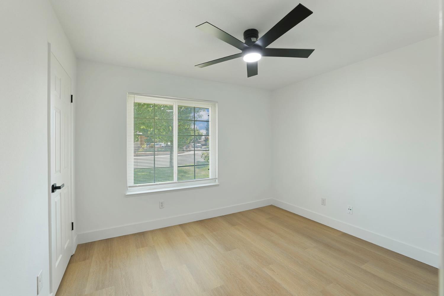 733 Larmuseau Ln, Modesto, CA 95351