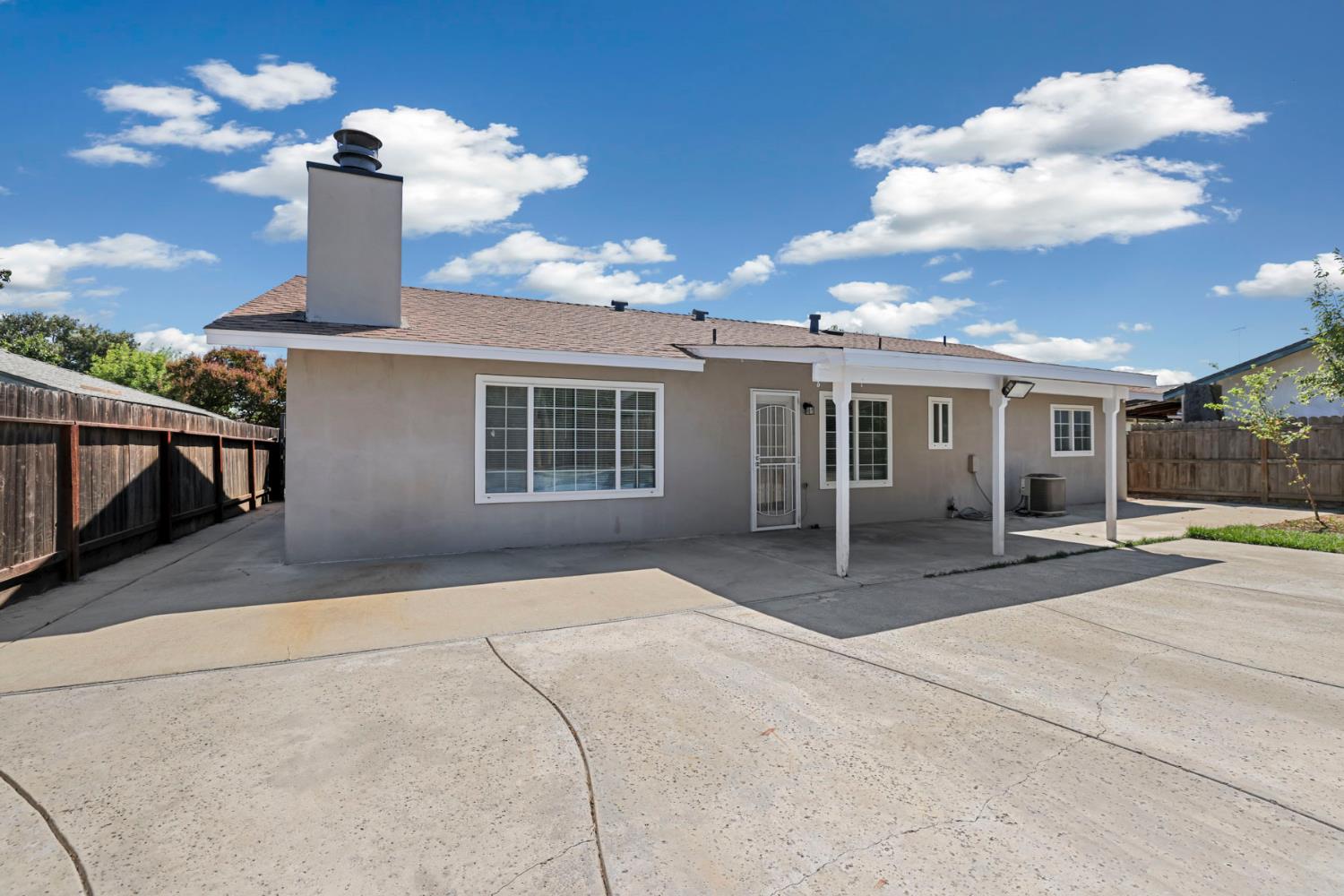 733 Larmuseau Ln, Modesto, CA 95351