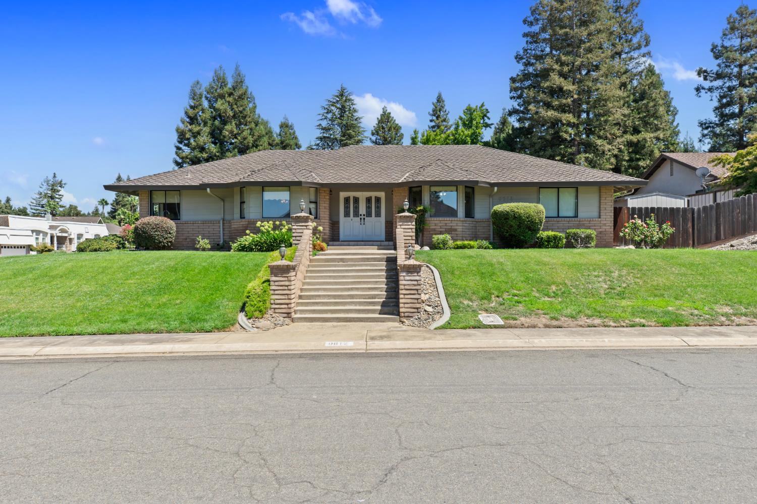 9612 La Posada Dr, Oakdale, CA 95361