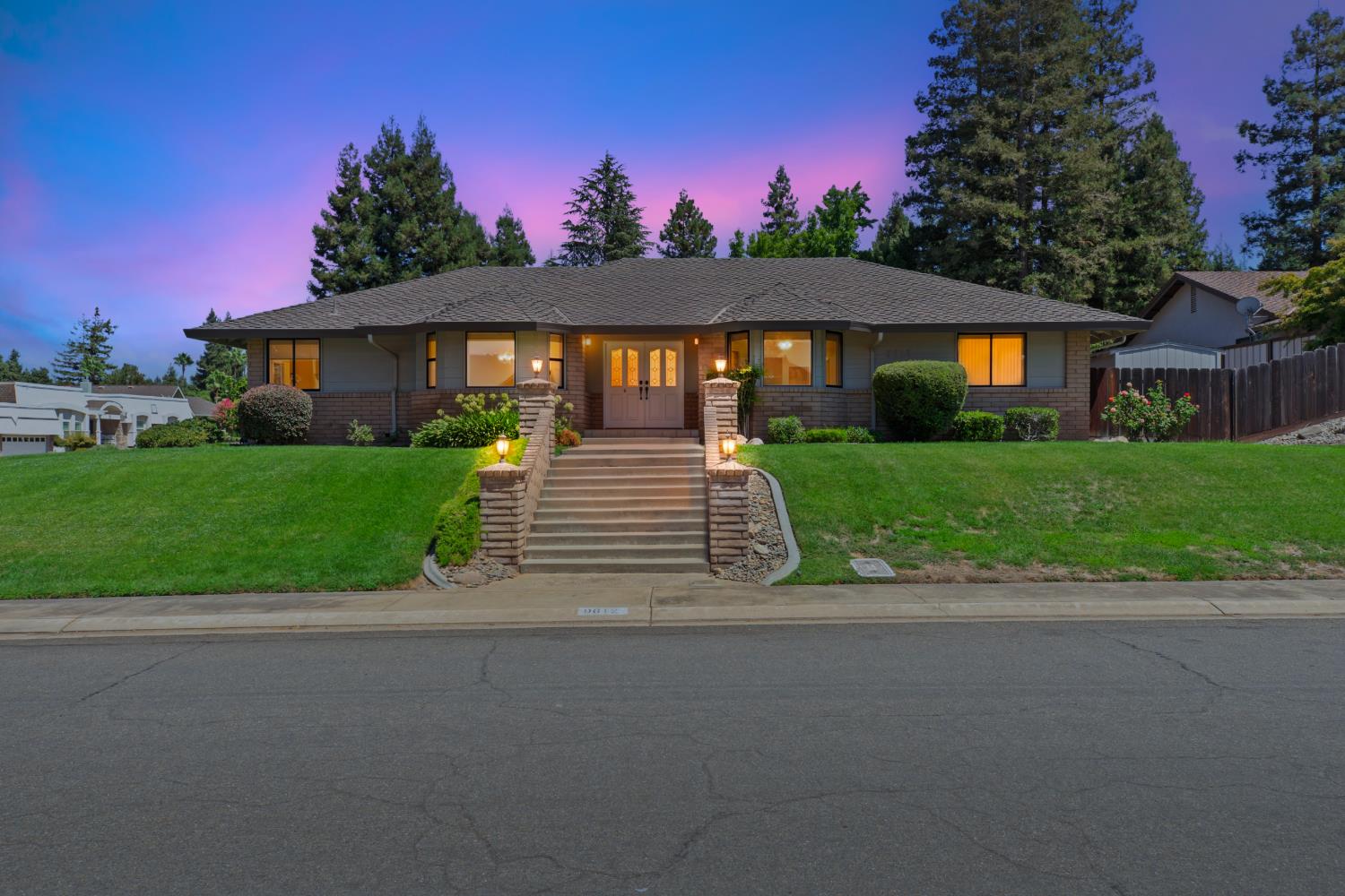 9612 La Posada Dr, Oakdale, CA 95361
