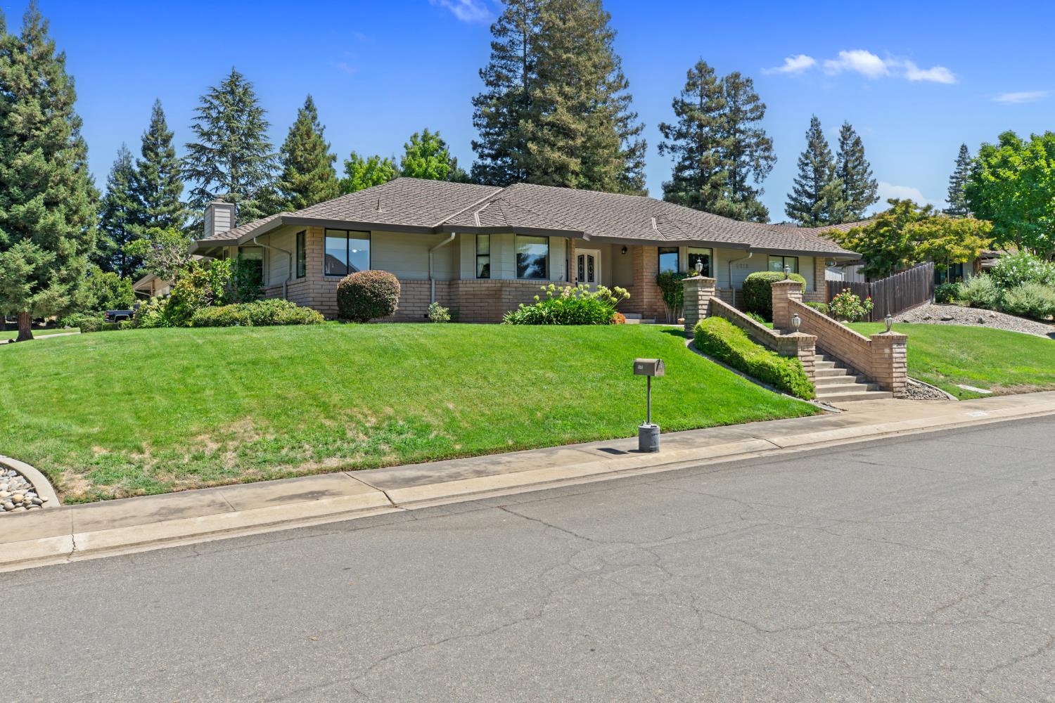 9612 La Posada Dr, Oakdale, CA 95361