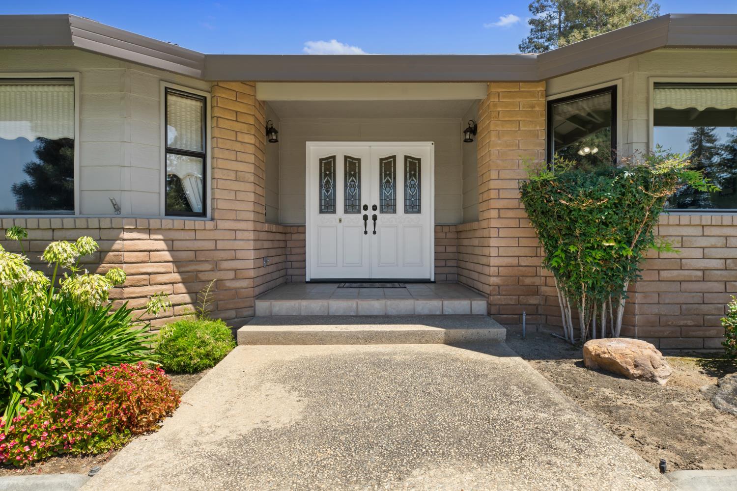 9612 La Posada Dr, Oakdale, CA 95361