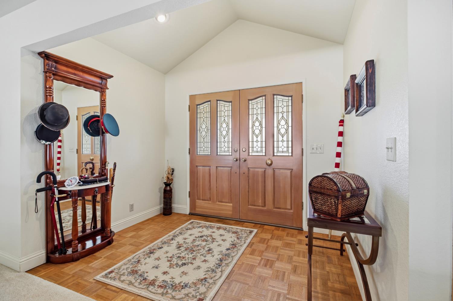 9612 La Posada Dr, Oakdale, CA 95361