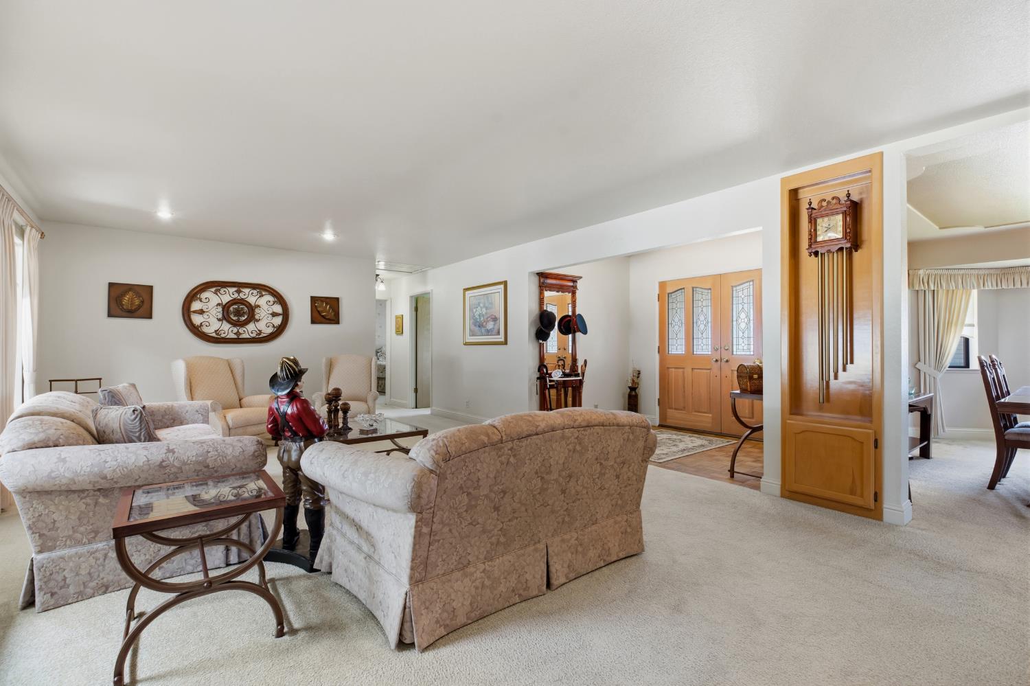 9612 La Posada Dr, Oakdale, CA 95361