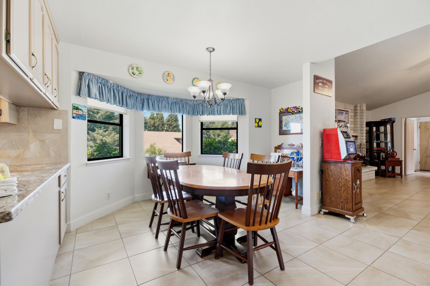 9612 La Posada Dr, Oakdale, CA 95361