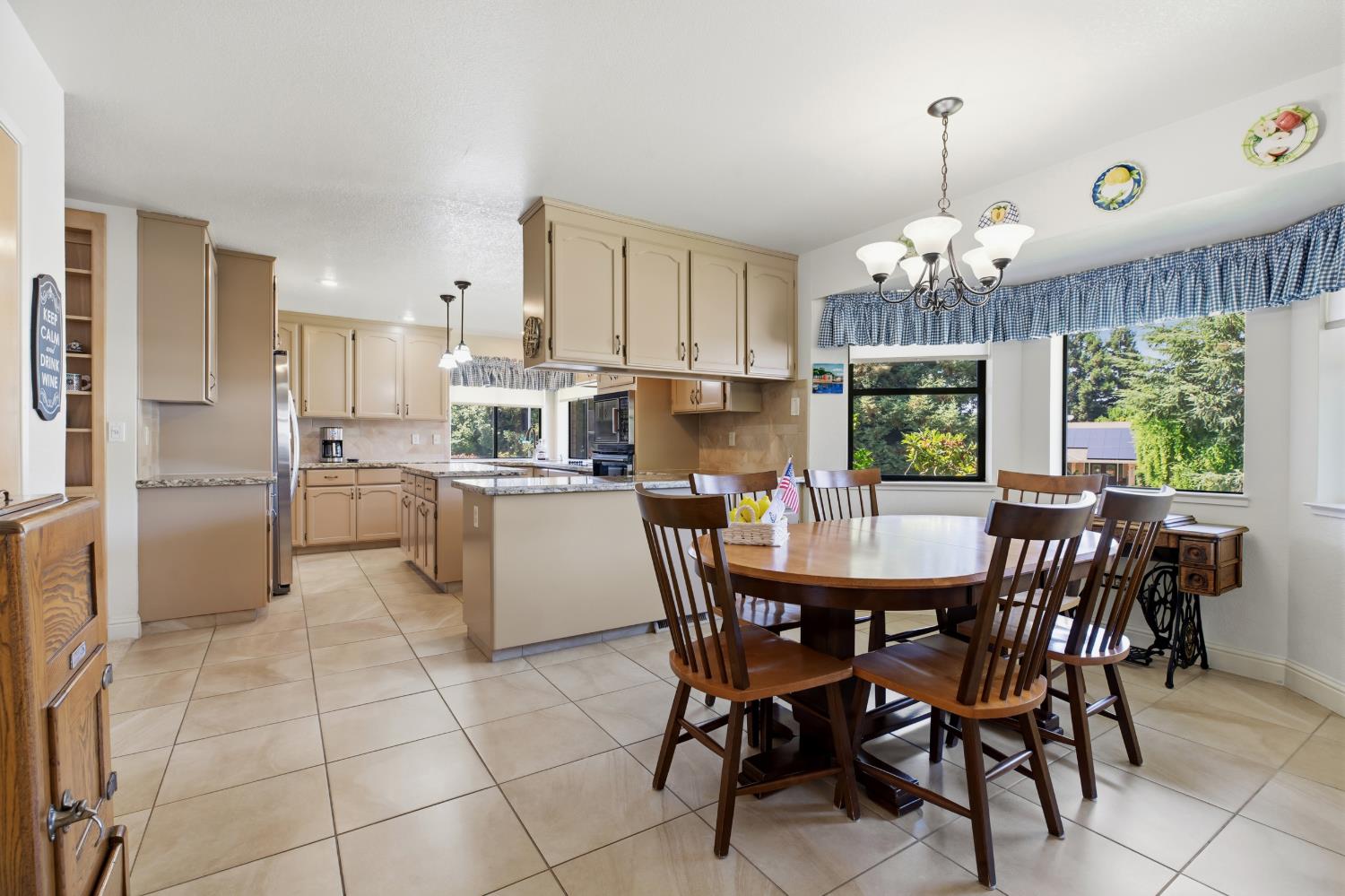 9612 La Posada Dr, Oakdale, CA 95361