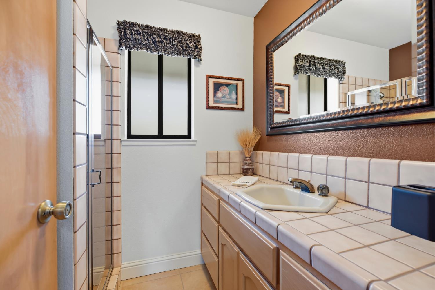 9612 La Posada Dr, Oakdale, CA 95361