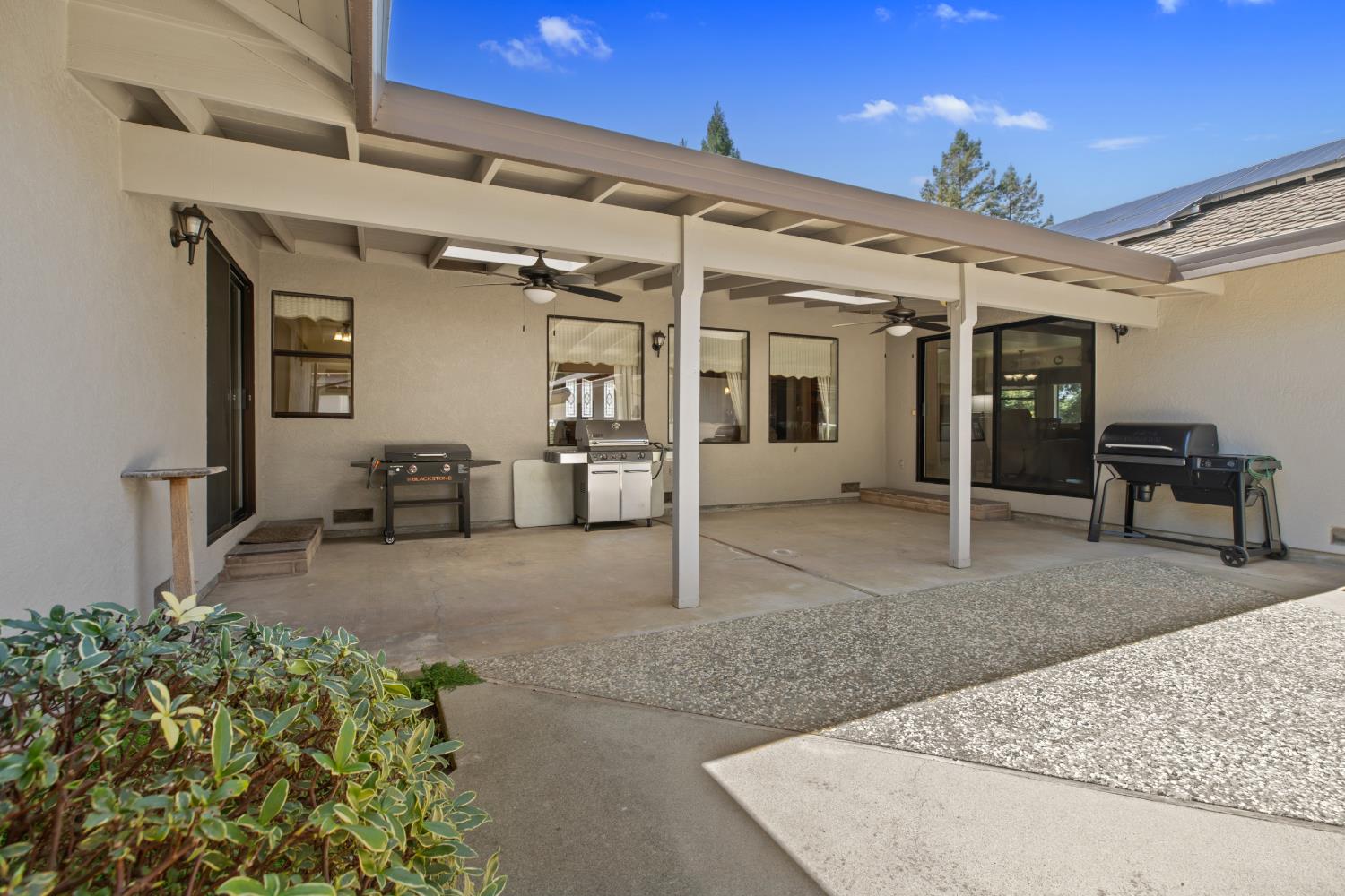 9612 La Posada Dr, Oakdale, CA 95361