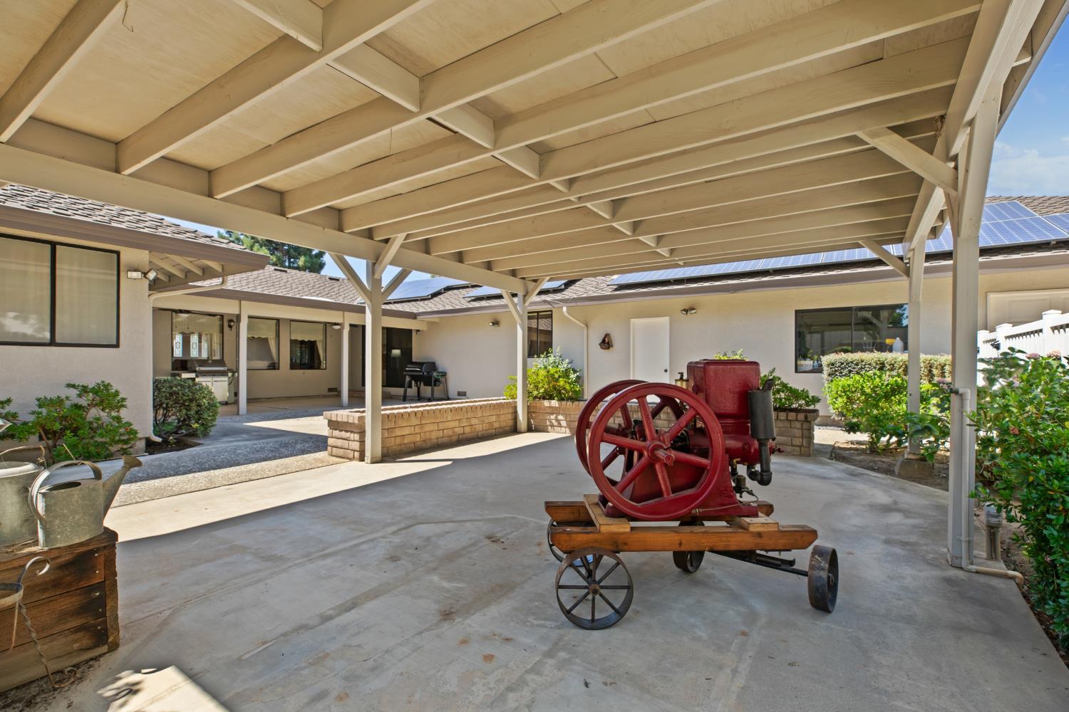 9612 La Posada Dr, Oakdale, CA 95361