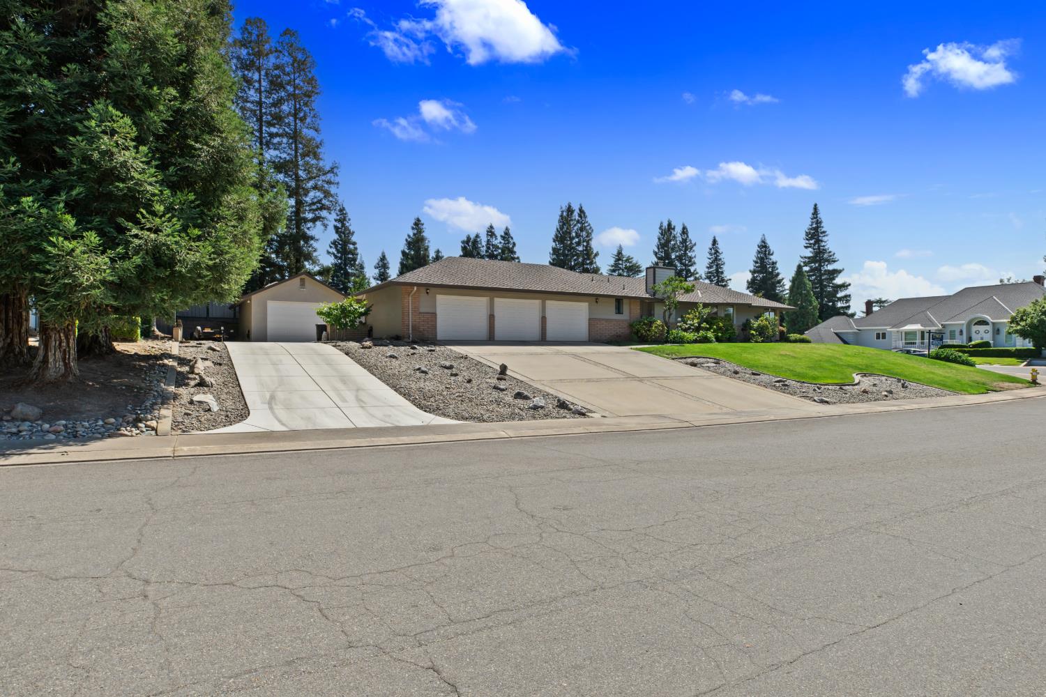 9612 La Posada Dr, Oakdale, CA 95361